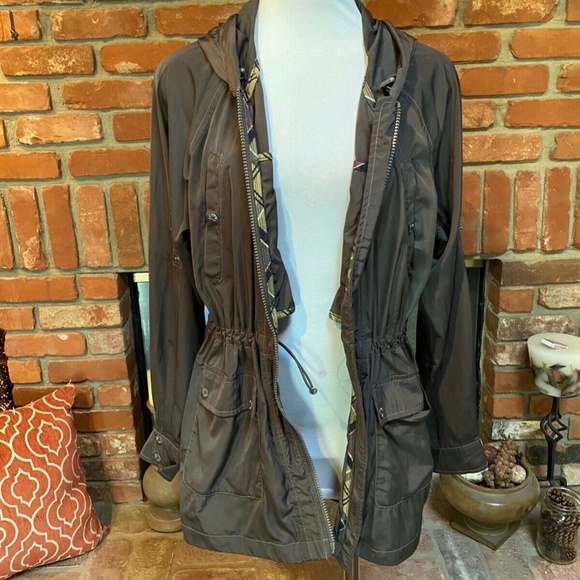 ATHLETA Waterproof L Anorak Jacket MSRP $2… - Picture 5 of 9